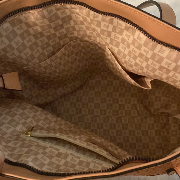 Textured purse - Picture 4 of 4